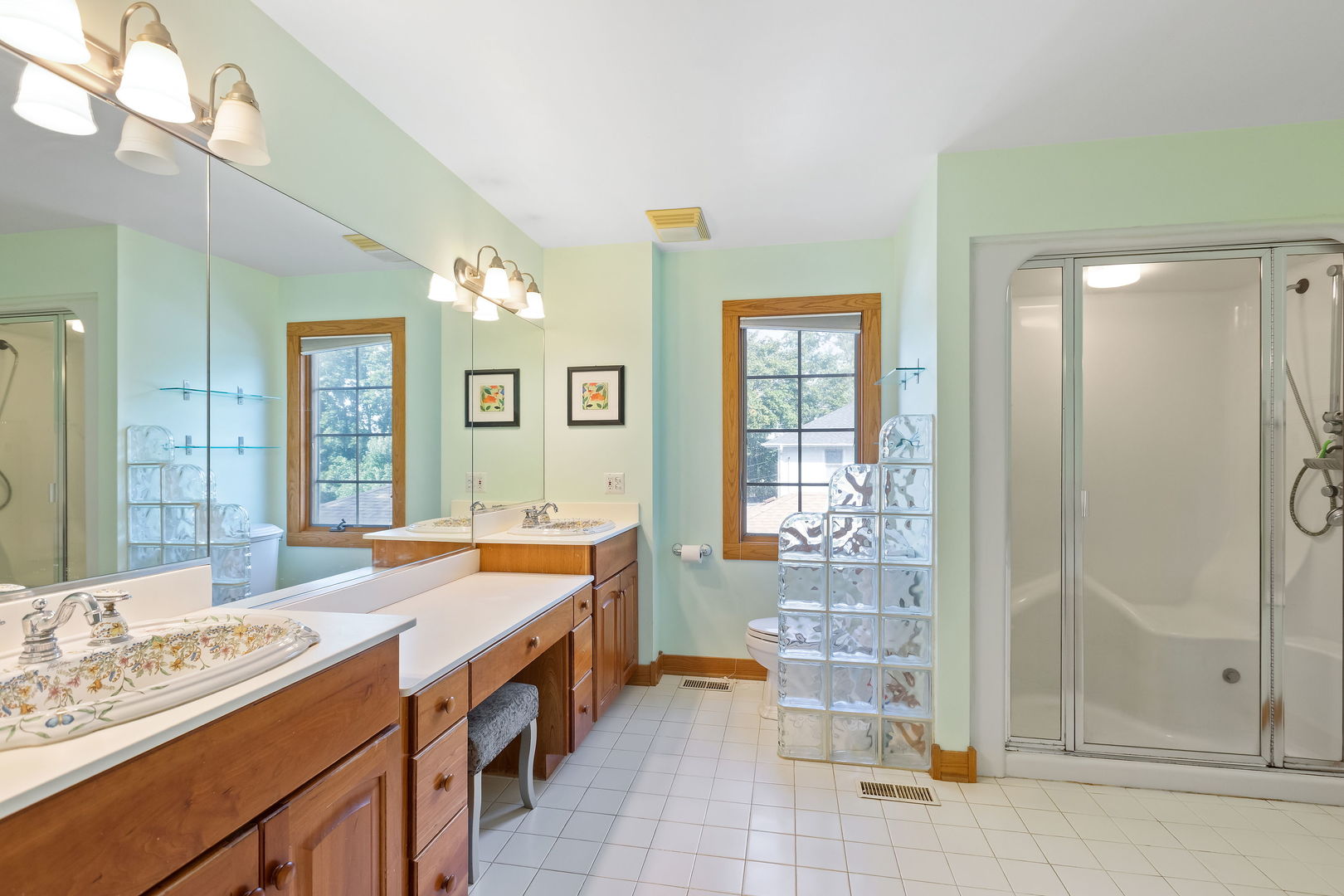 918 N Cross Street, Wheaton, IL 60187