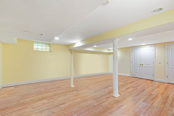 918 N Cross Street, Wheaton, IL 60187