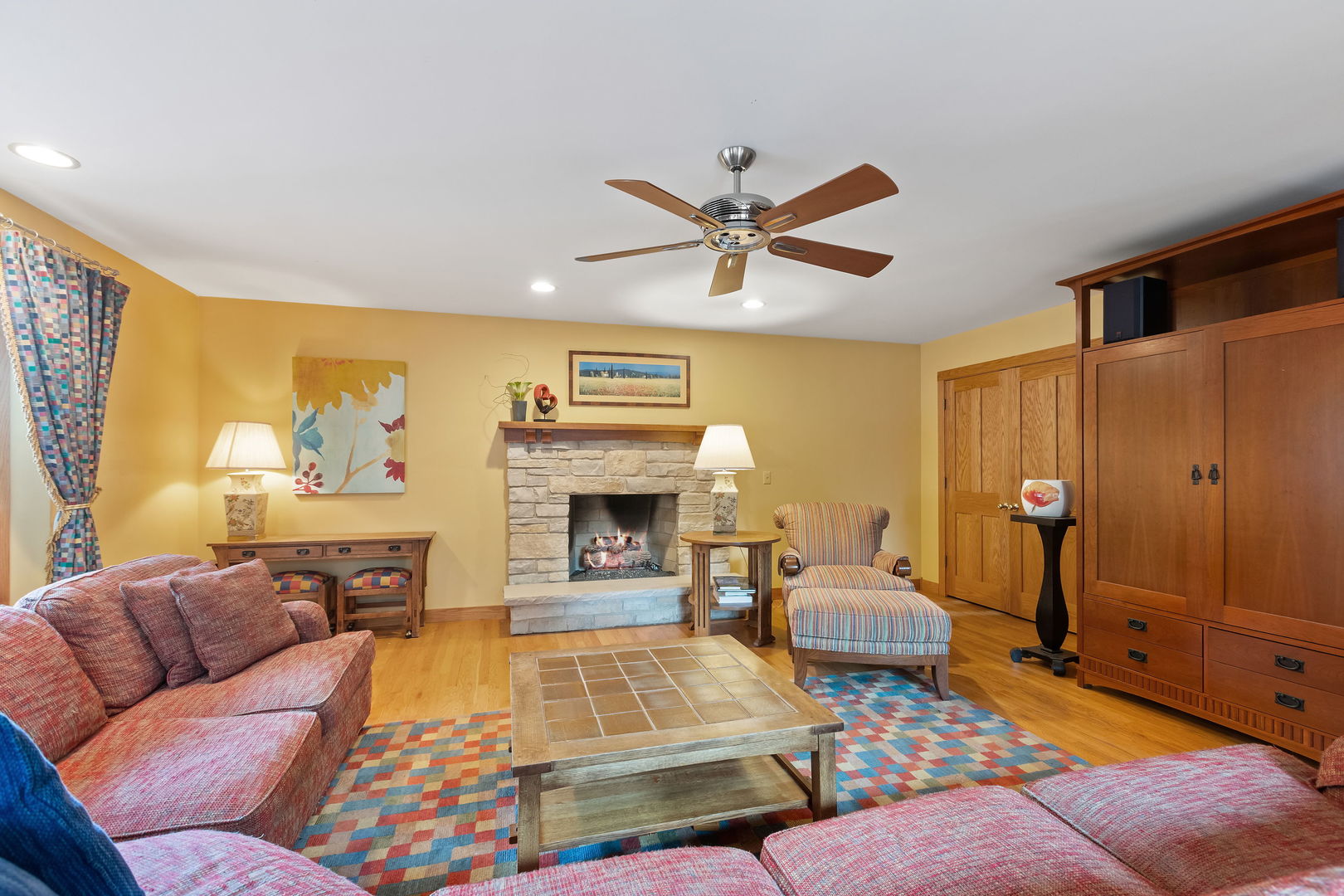 918 N Cross Street, Wheaton, IL 60187