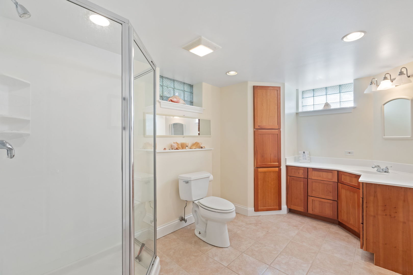 918 N Cross Street, Wheaton, IL 60187
