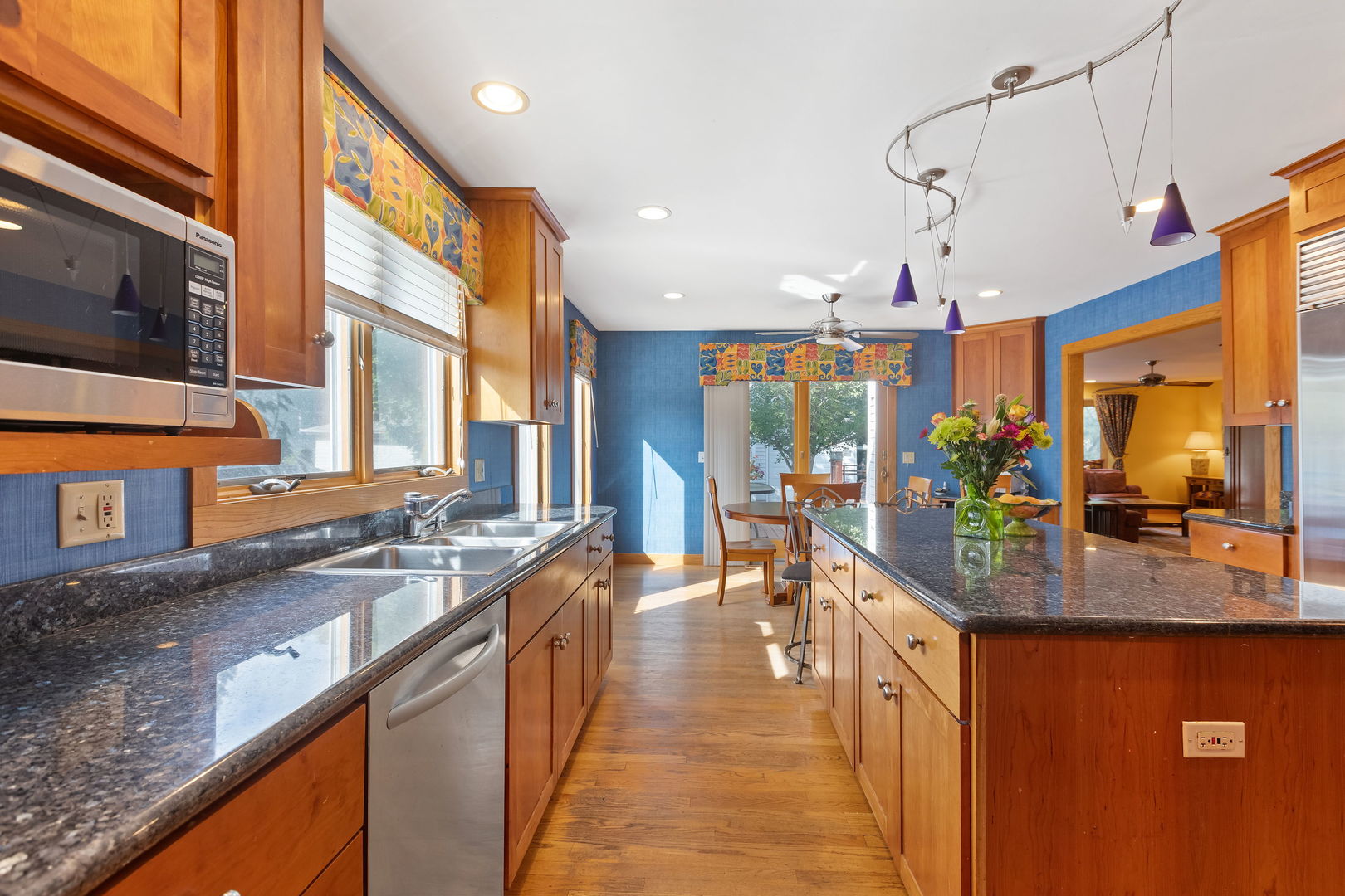 918 N Cross Street, Wheaton, IL 60187