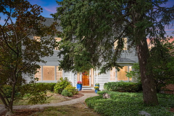 918 N Cross Street, Wheaton, IL 60187