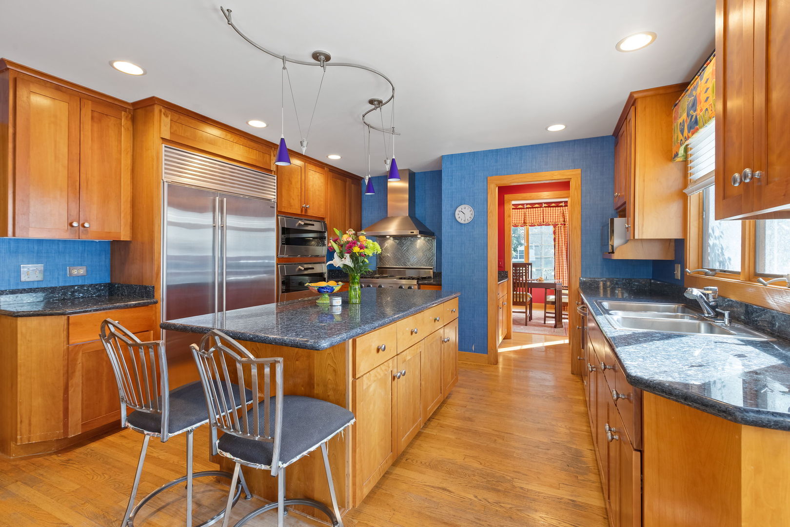 918 N Cross Street, Wheaton, IL 60187