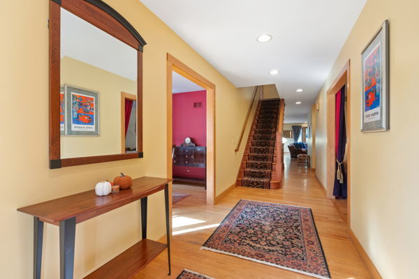 918 N Cross Street, Wheaton, IL 60187