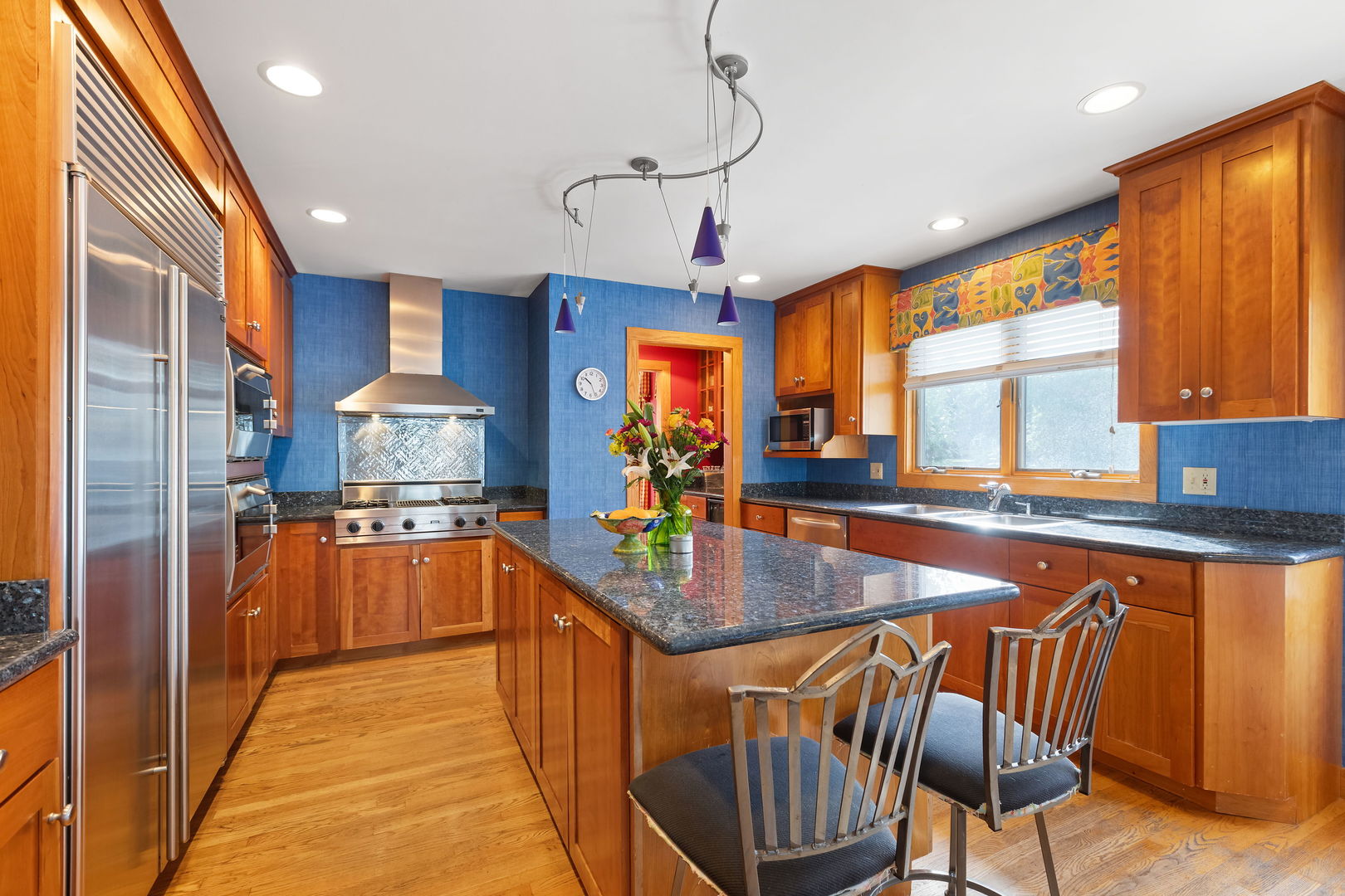 918 N Cross Street, Wheaton, IL 60187