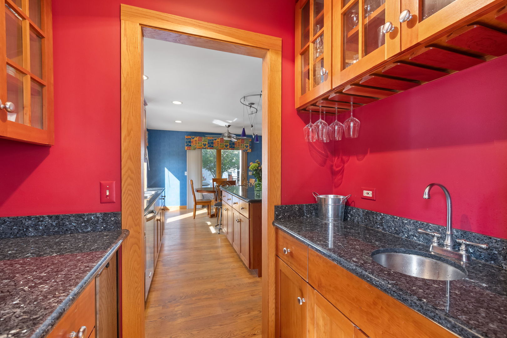 918 N Cross Street, Wheaton, IL 60187