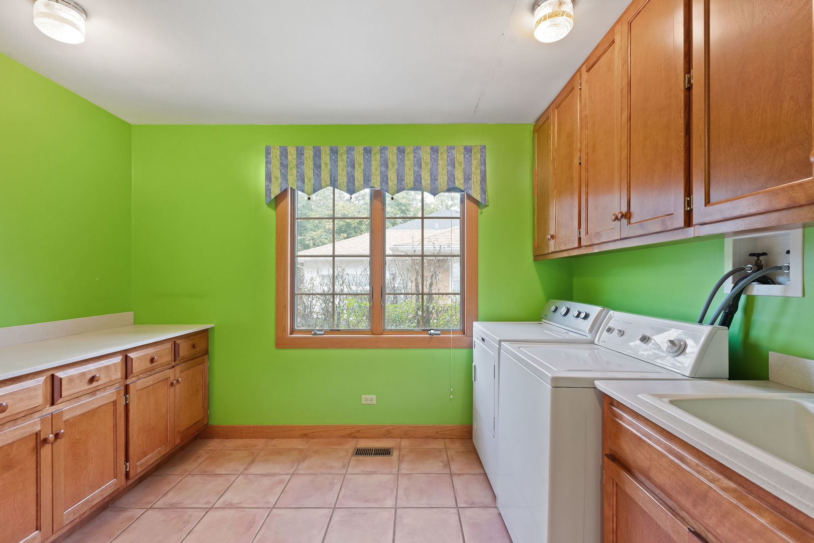 918 N Cross Street, Wheaton, IL 60187