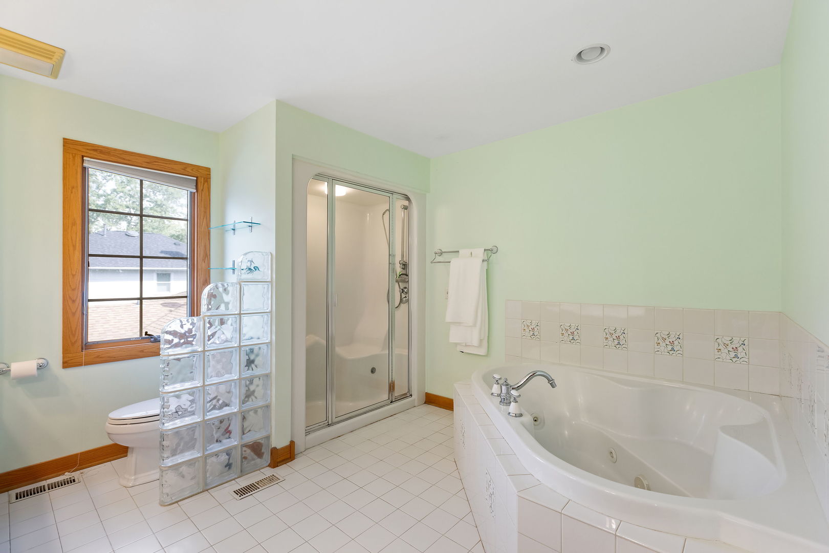 918 N Cross Street, Wheaton, IL 60187