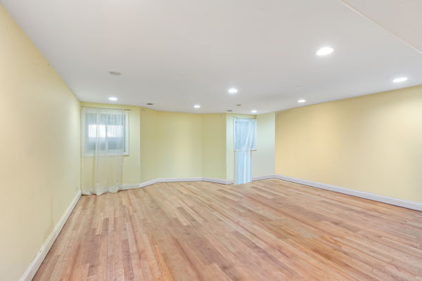 918 N Cross Street, Wheaton, IL 60187