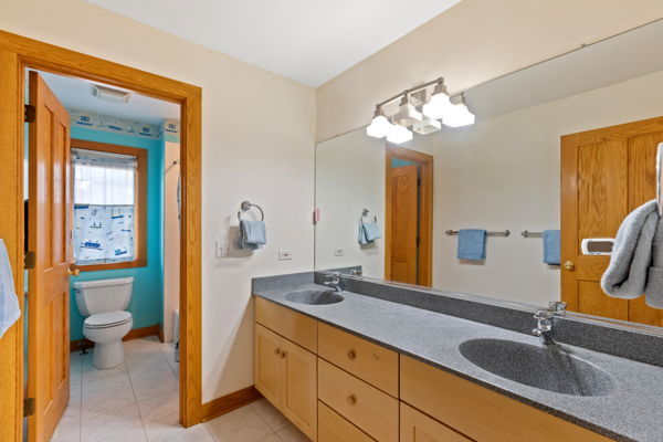 918 N Cross Street, Wheaton, IL 60187
