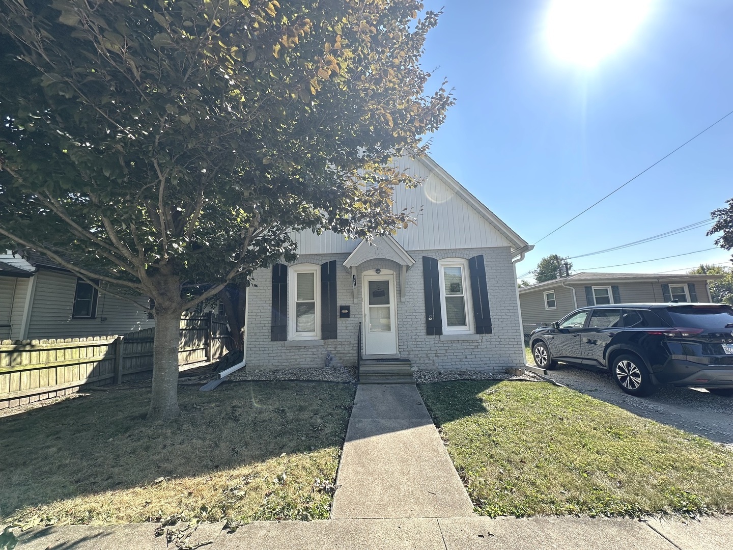 1218 W Macarthur Avenue, Bloomington, IL 61701