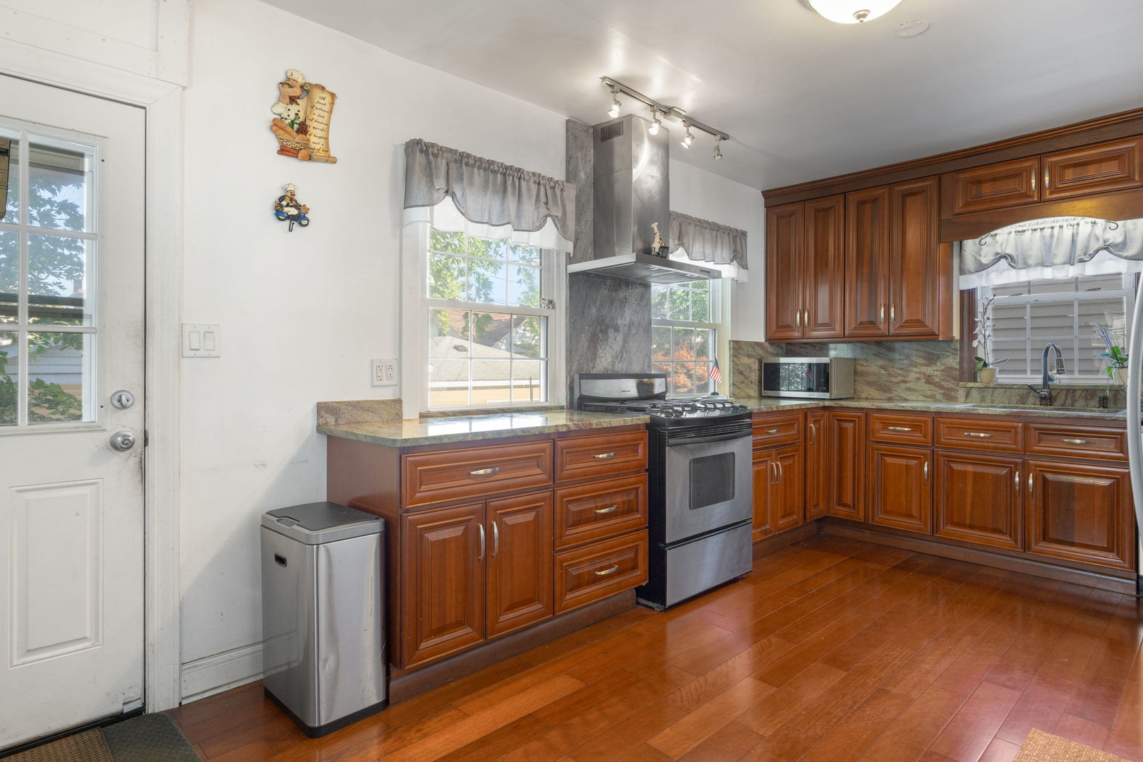 706 S Oak Park Avenue, Oak Park, IL 60304