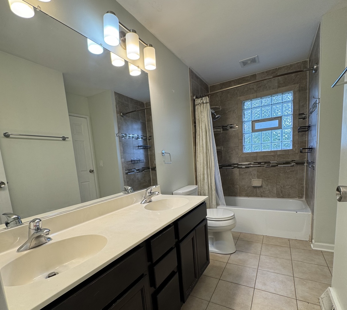 655 Oklahoma Circle, Elk Grove Village, IL 60007