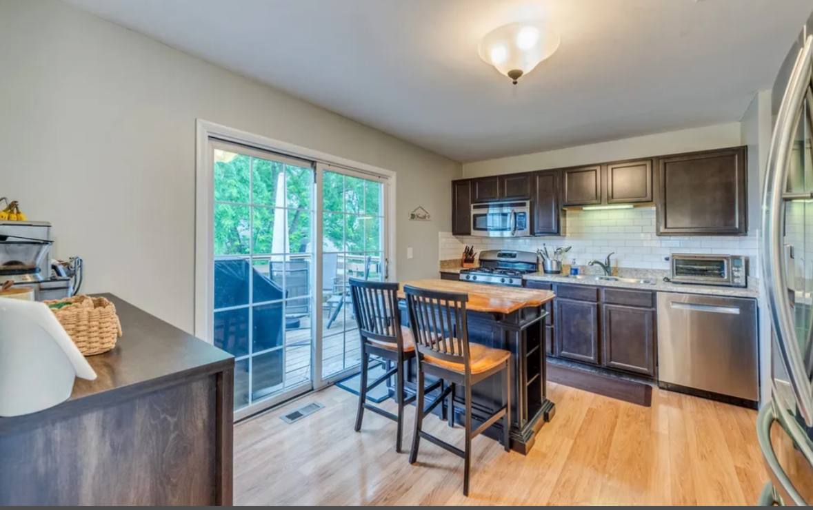 655 Oklahoma Circle, Elk Grove Village, IL 60007