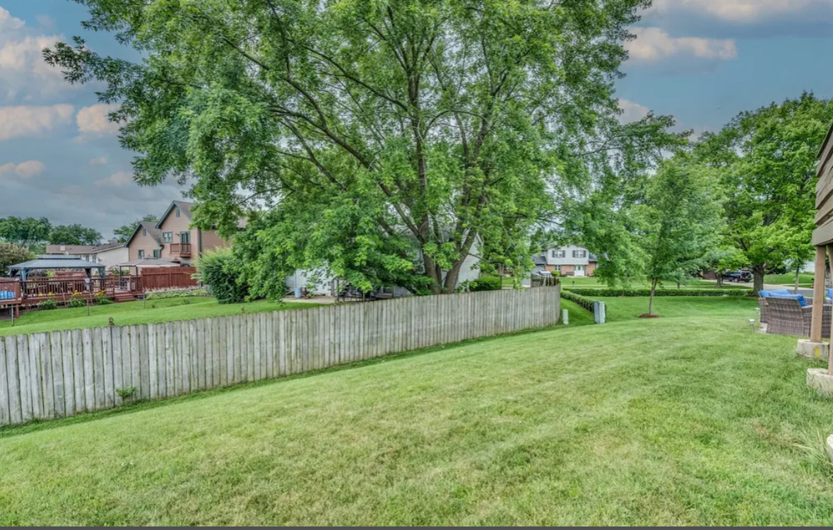 655 Oklahoma Circle, Elk Grove Village, IL 60007