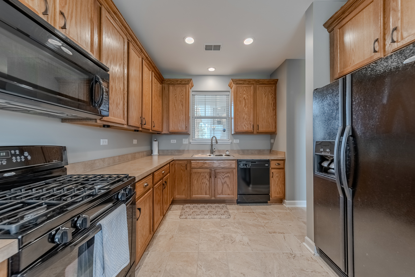 2825 Glacier Way #C, Wauconda, IL 60084