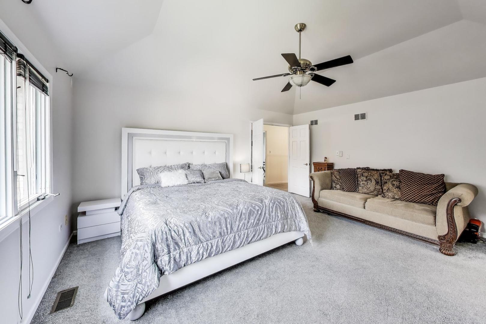 8990 W 99th Street, Palos Hills, IL 60465