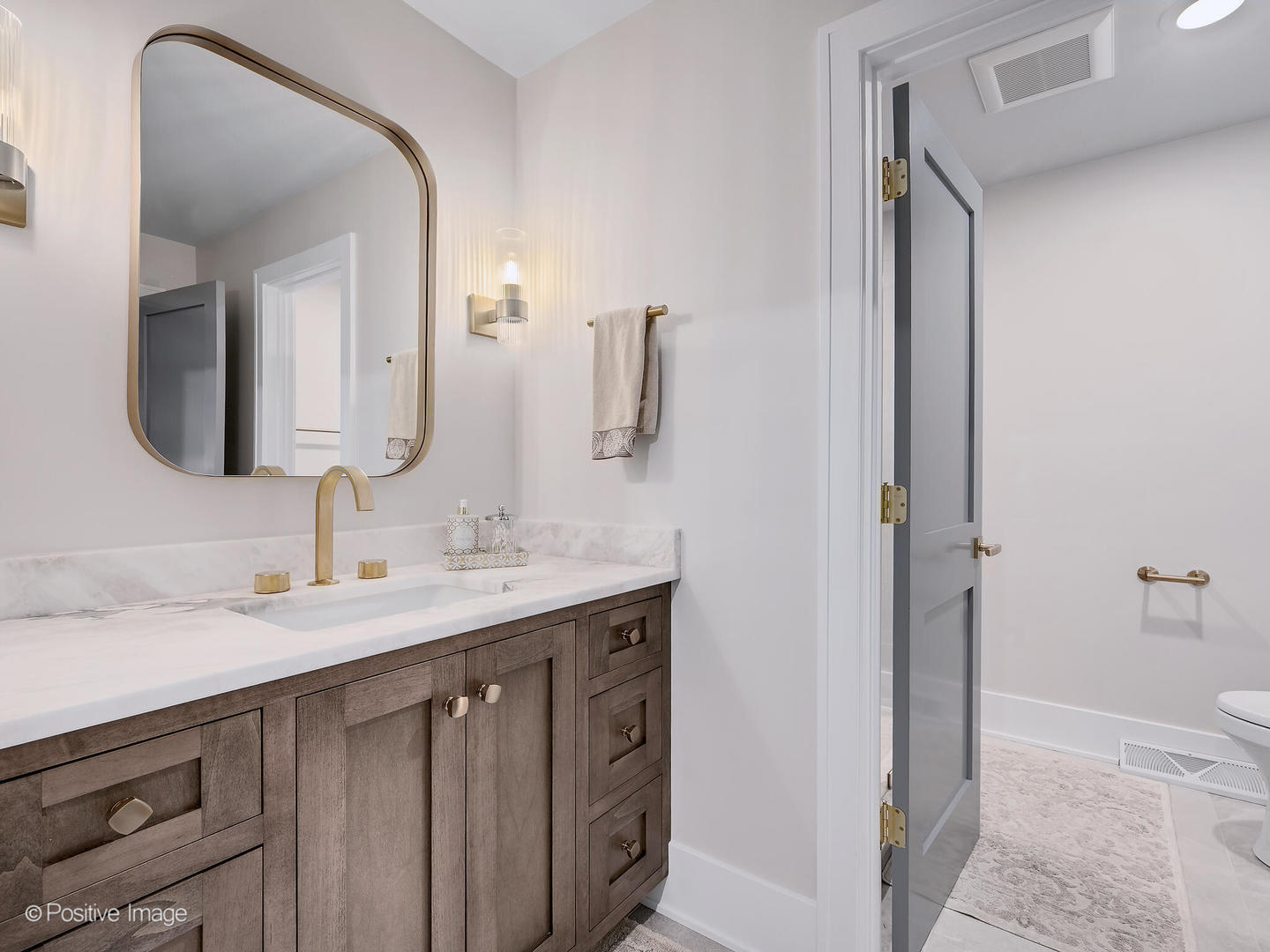 10S370 Madison Street, Burr Ridge, IL 60527