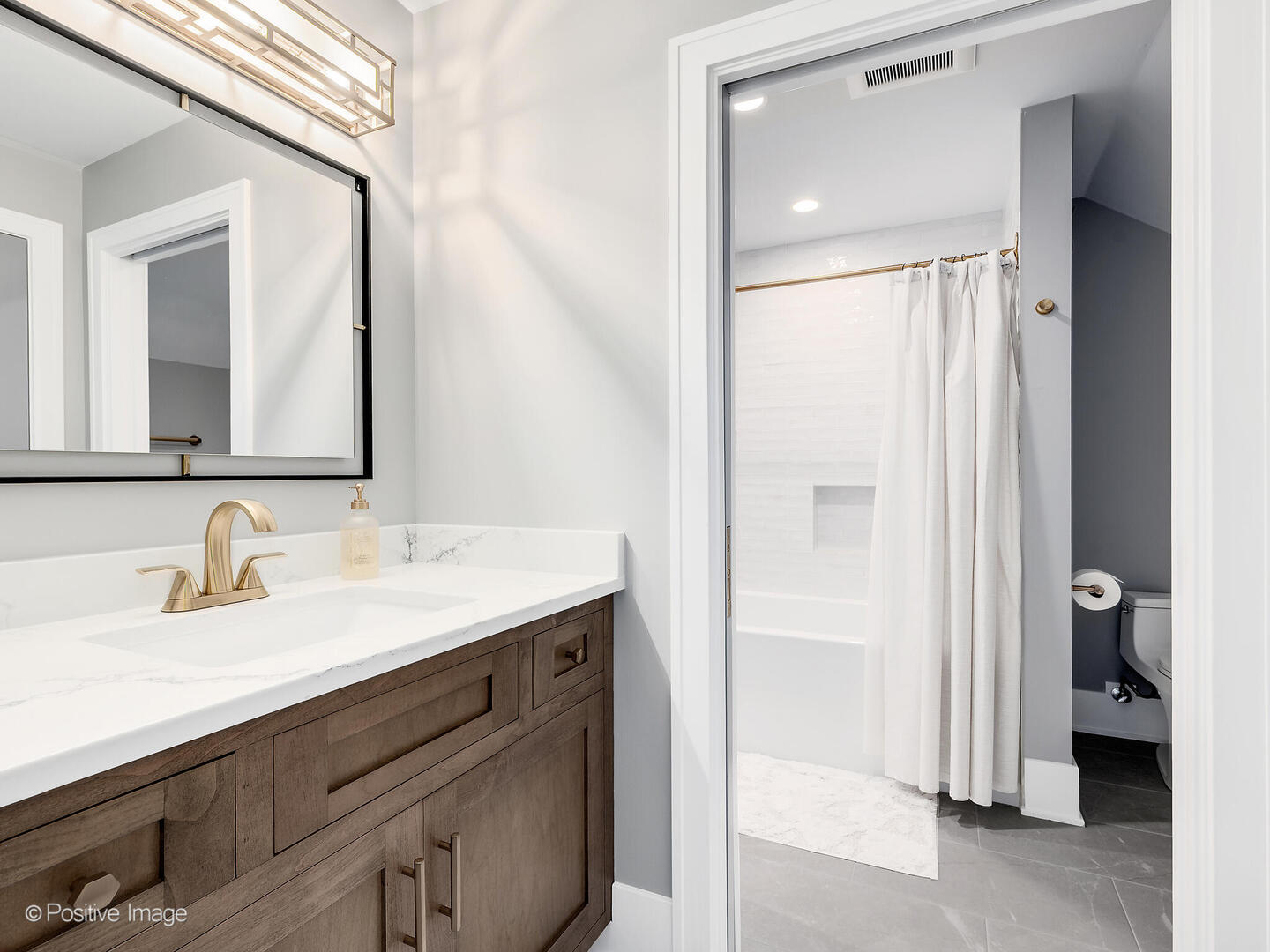 10S370 Madison Street, Burr Ridge, IL 60527