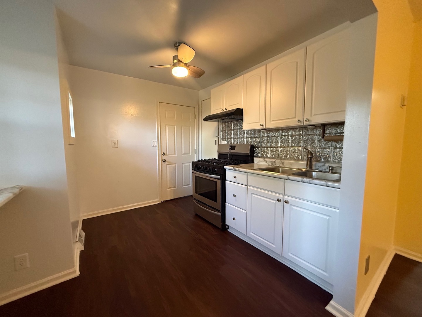 1610 Goldenrod Terrace, Round Lake Beach, IL 60073