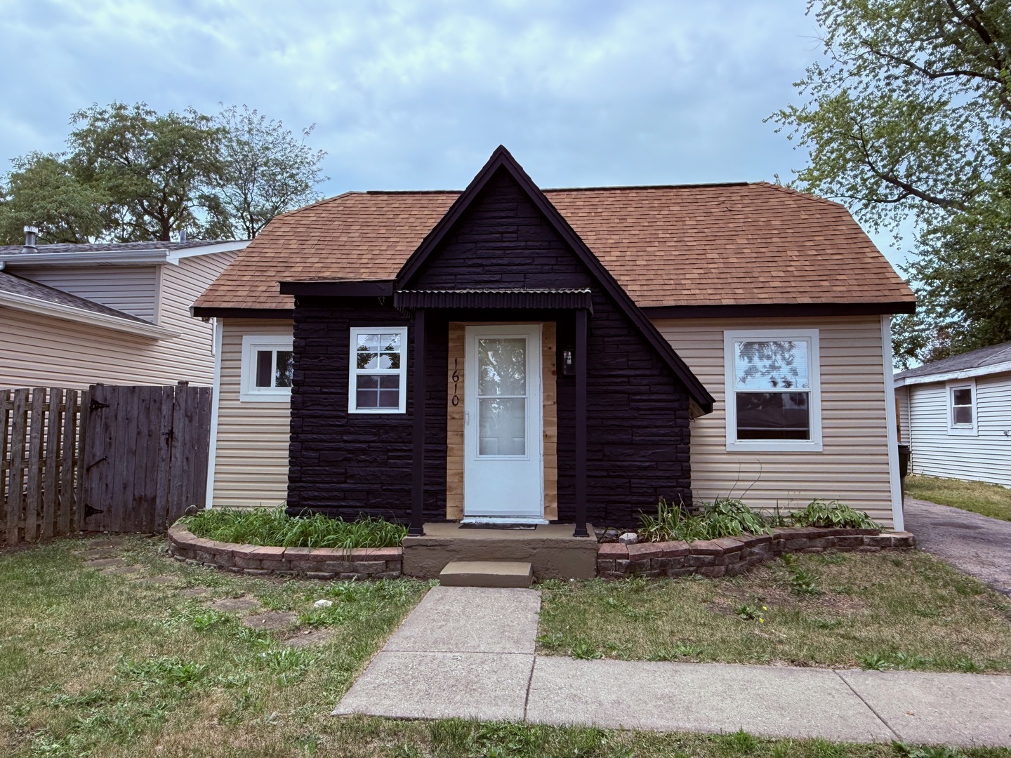 1610 Goldenrod Terrace, Round Lake Beach, IL 60073
