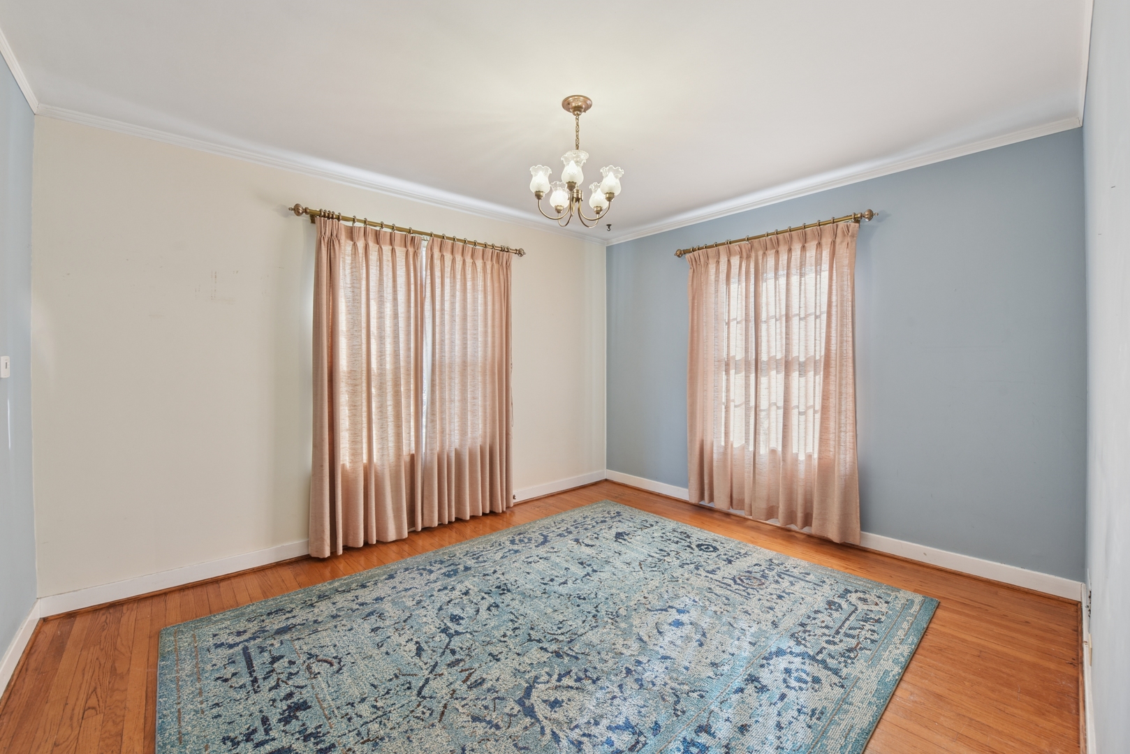 240 N Willow Road, Elmhurst, IL 60126