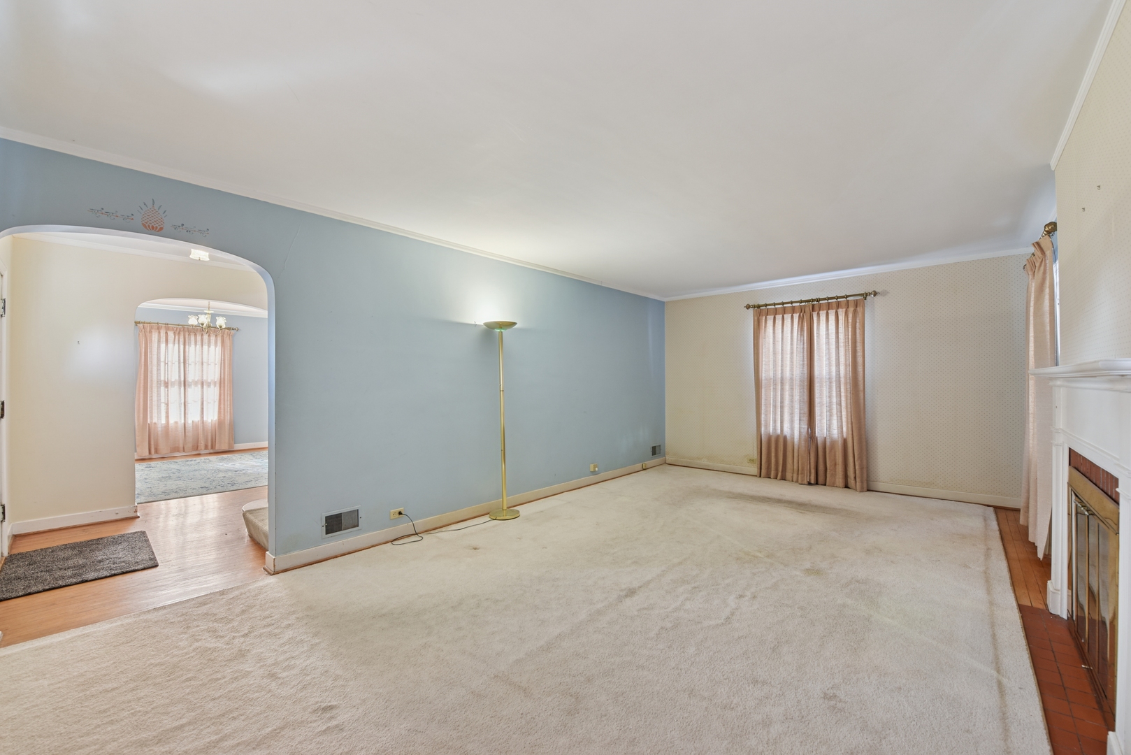 240 N Willow Road, Elmhurst, IL 60126