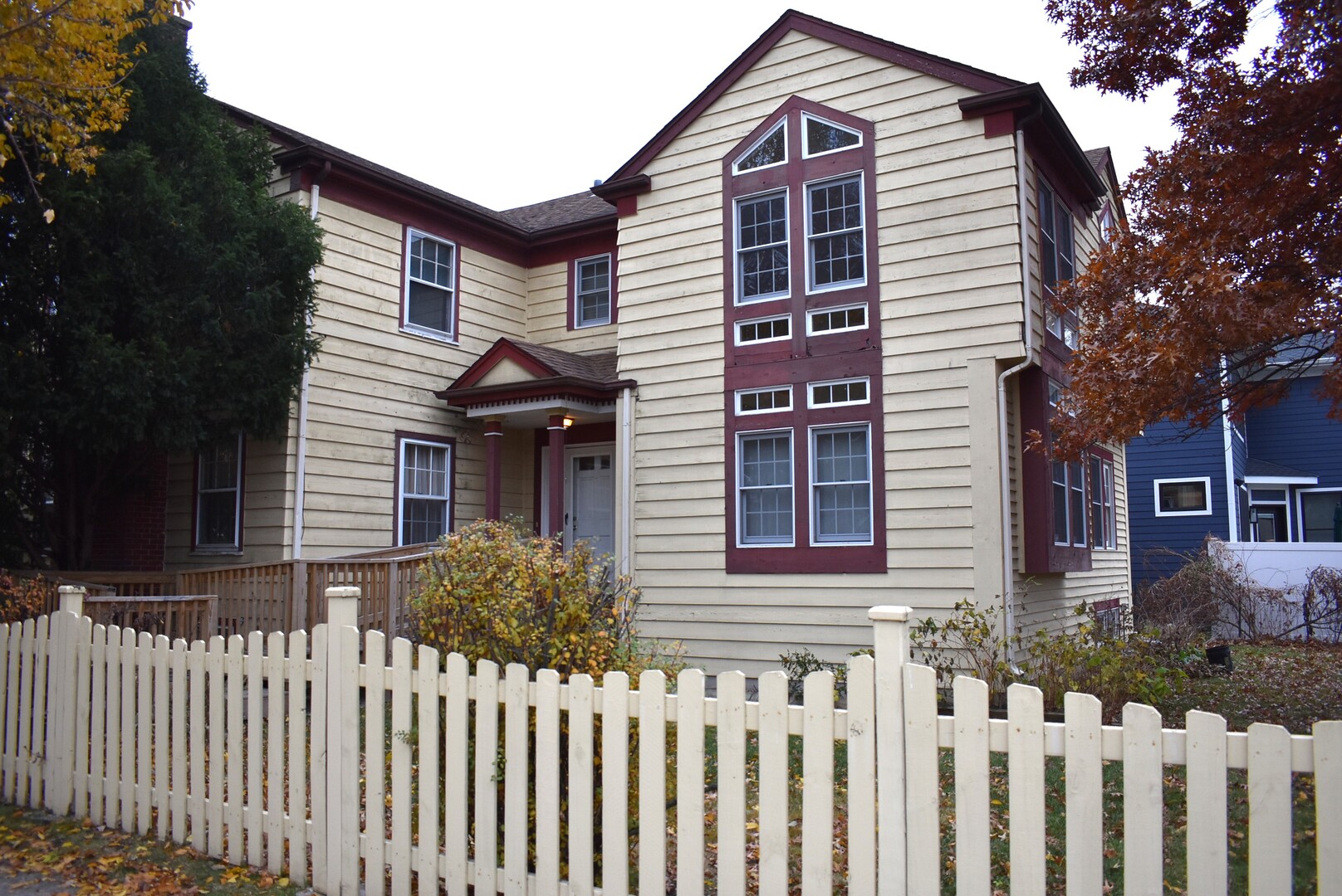 240 N Willow Road, Elmhurst, IL 60126