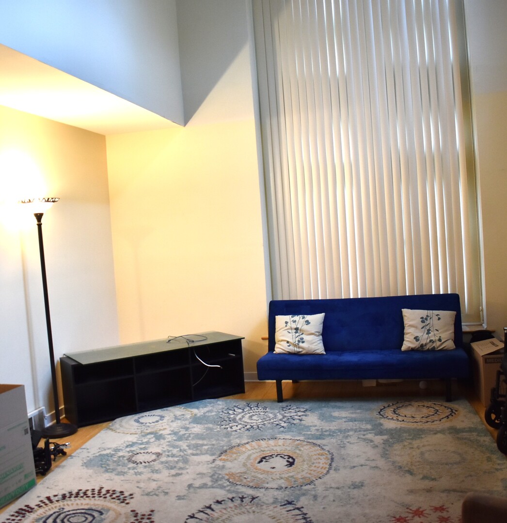 240 N Willow Road, Elmhurst, IL 60126