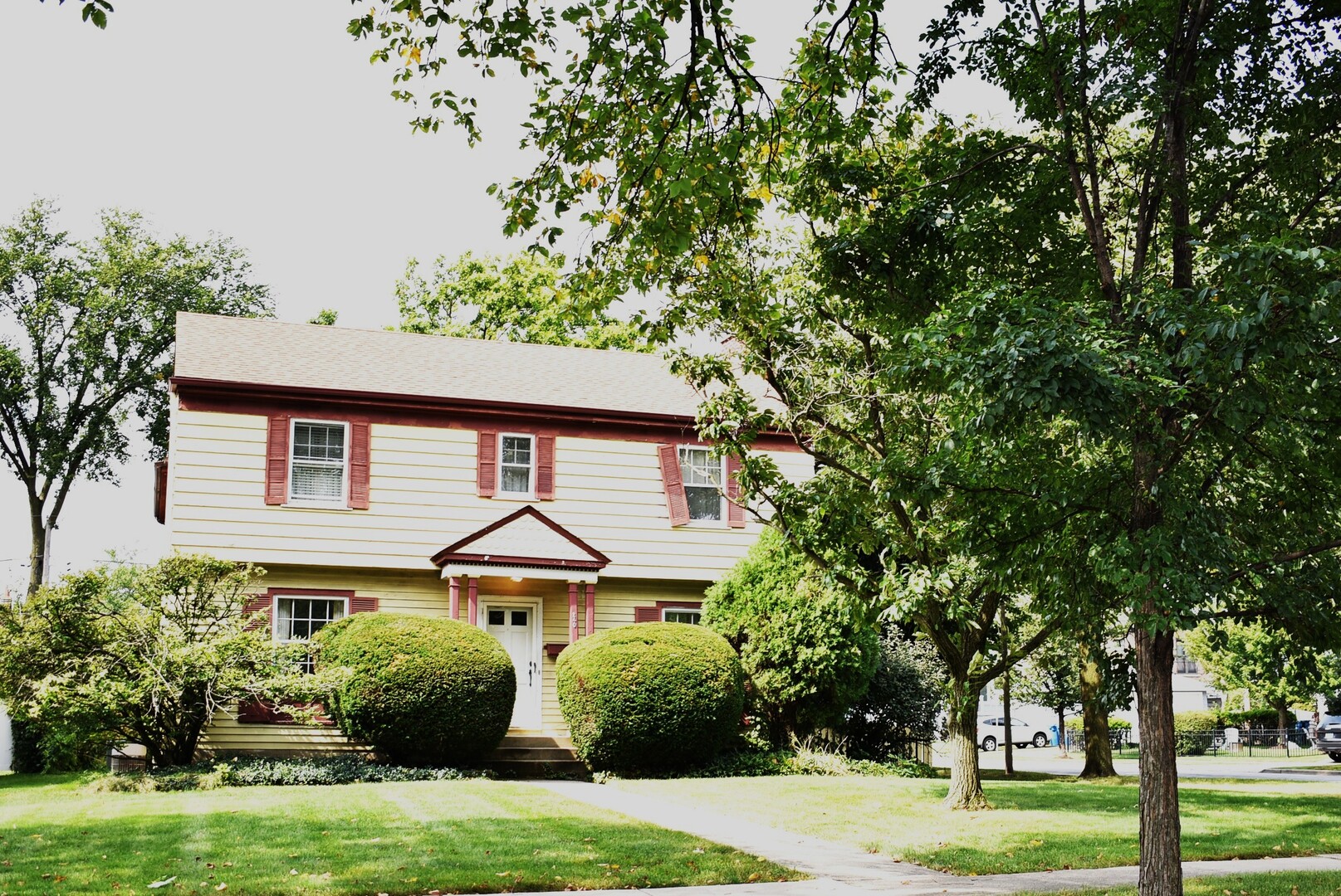 240 N Willow Road, Elmhurst, IL 60126