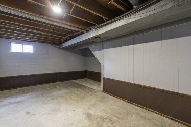 2903 Emmaus Avenue, Zion, IL 60099