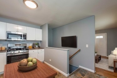 2903 Emmaus Avenue, Zion, IL 60099