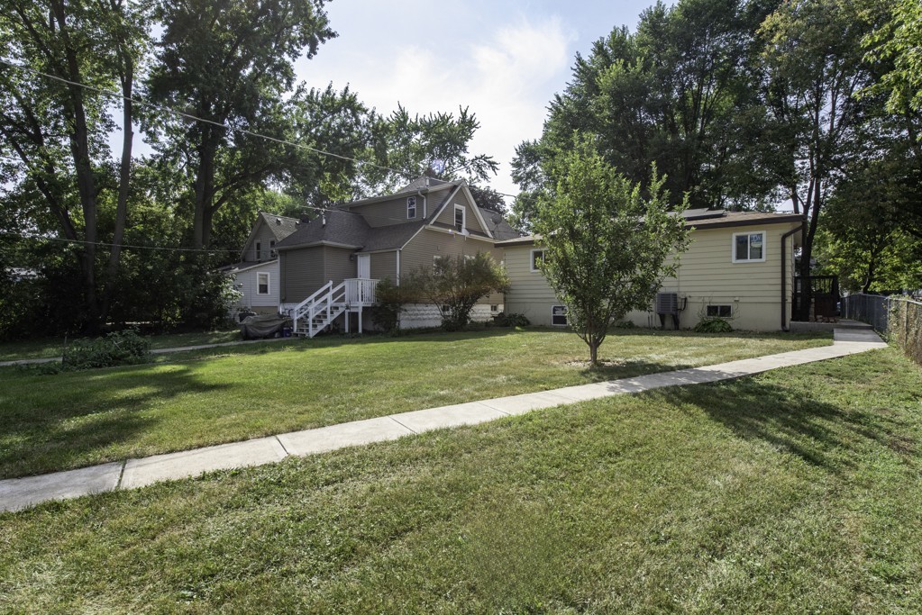 2903 Emmaus Avenue, Zion, IL 60099
