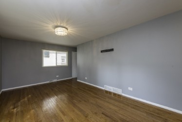 2903 Emmaus Avenue, Zion, IL 60099