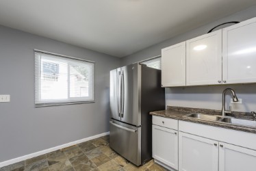 2903 Emmaus Avenue, Zion, IL 60099
