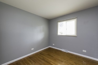 2903 Emmaus Avenue, Zion, IL 60099