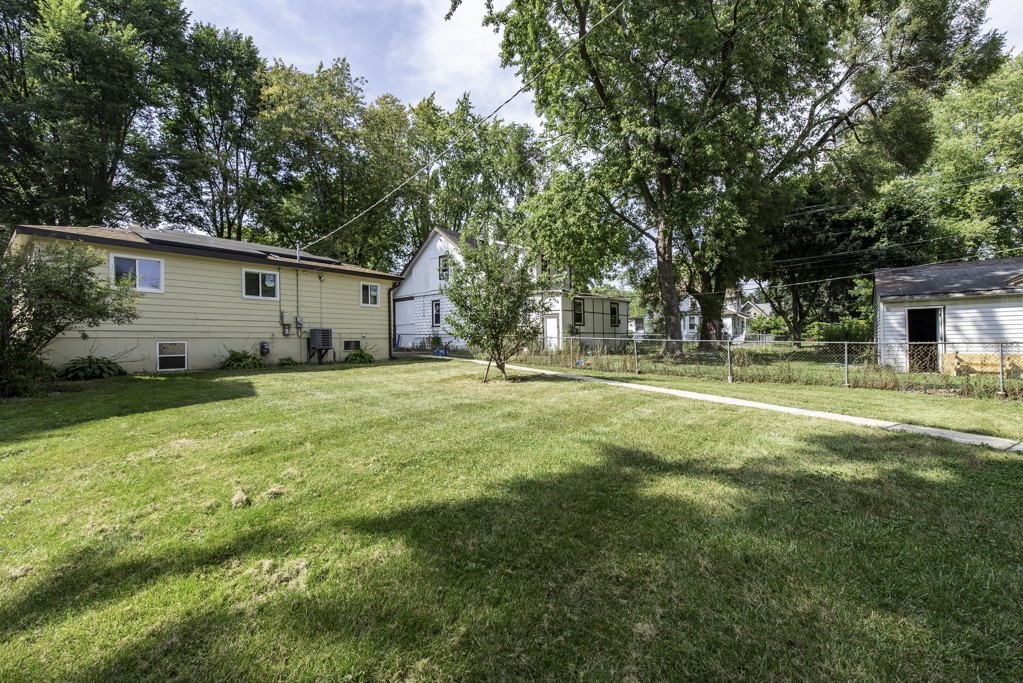 2903 Emmaus Avenue, Zion, IL 60099