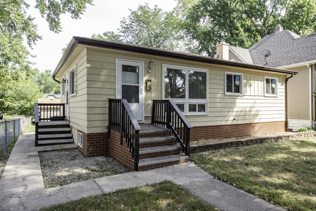 2903 Emmaus Avenue, Zion, IL 60099