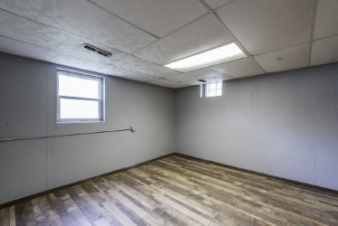 2903 Emmaus Avenue, Zion, IL 60099