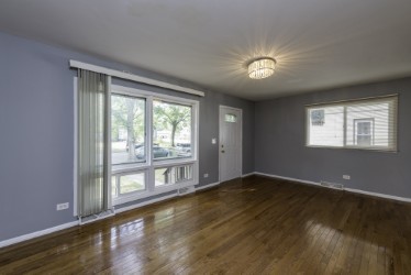 2903 Emmaus Avenue, Zion, IL 60099