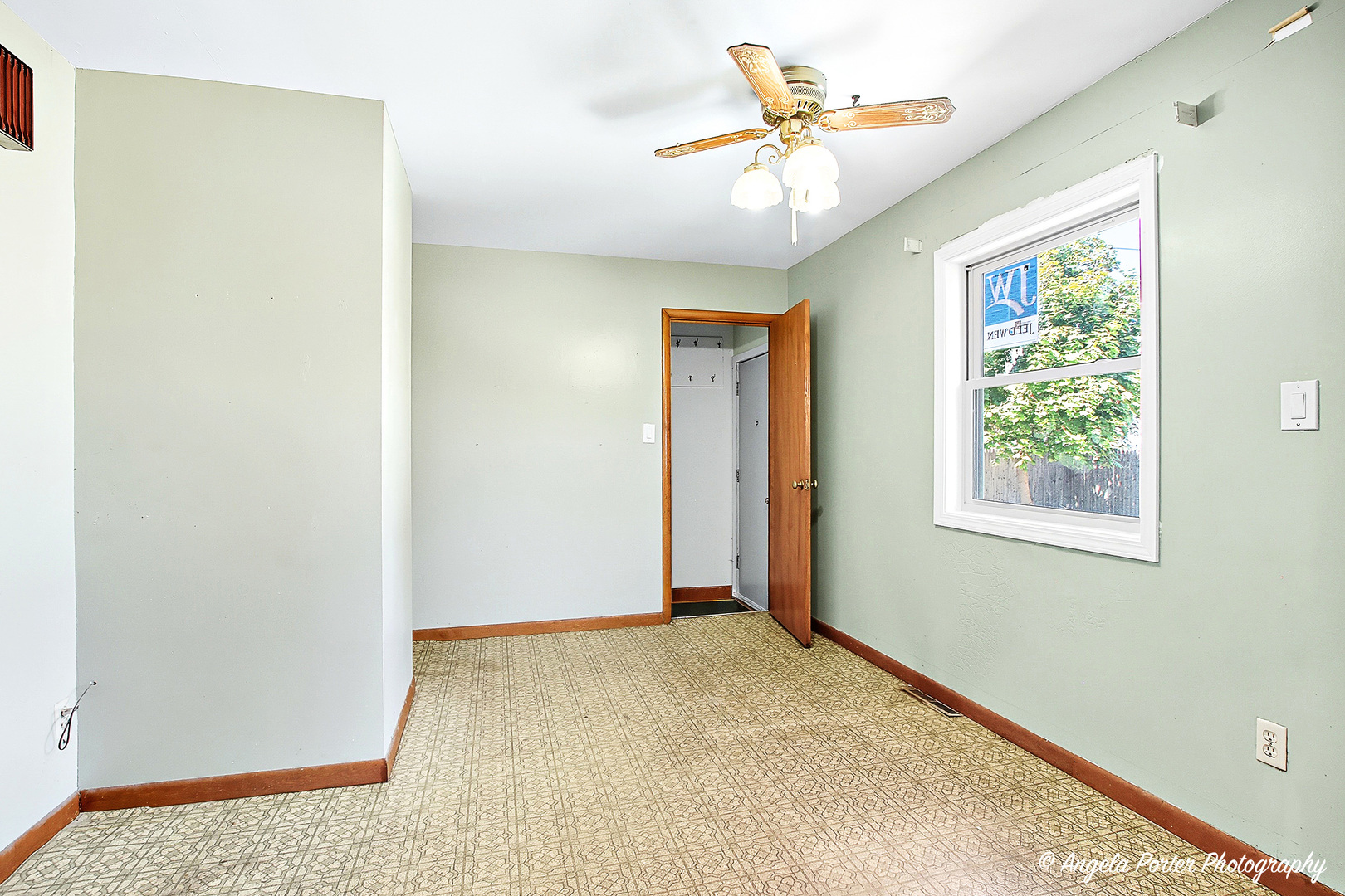 1810 21st Street, Zion, IL 60099