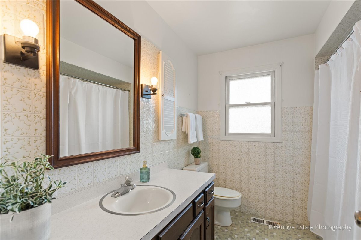 567 Byrd Road, Riverside, IL 60546