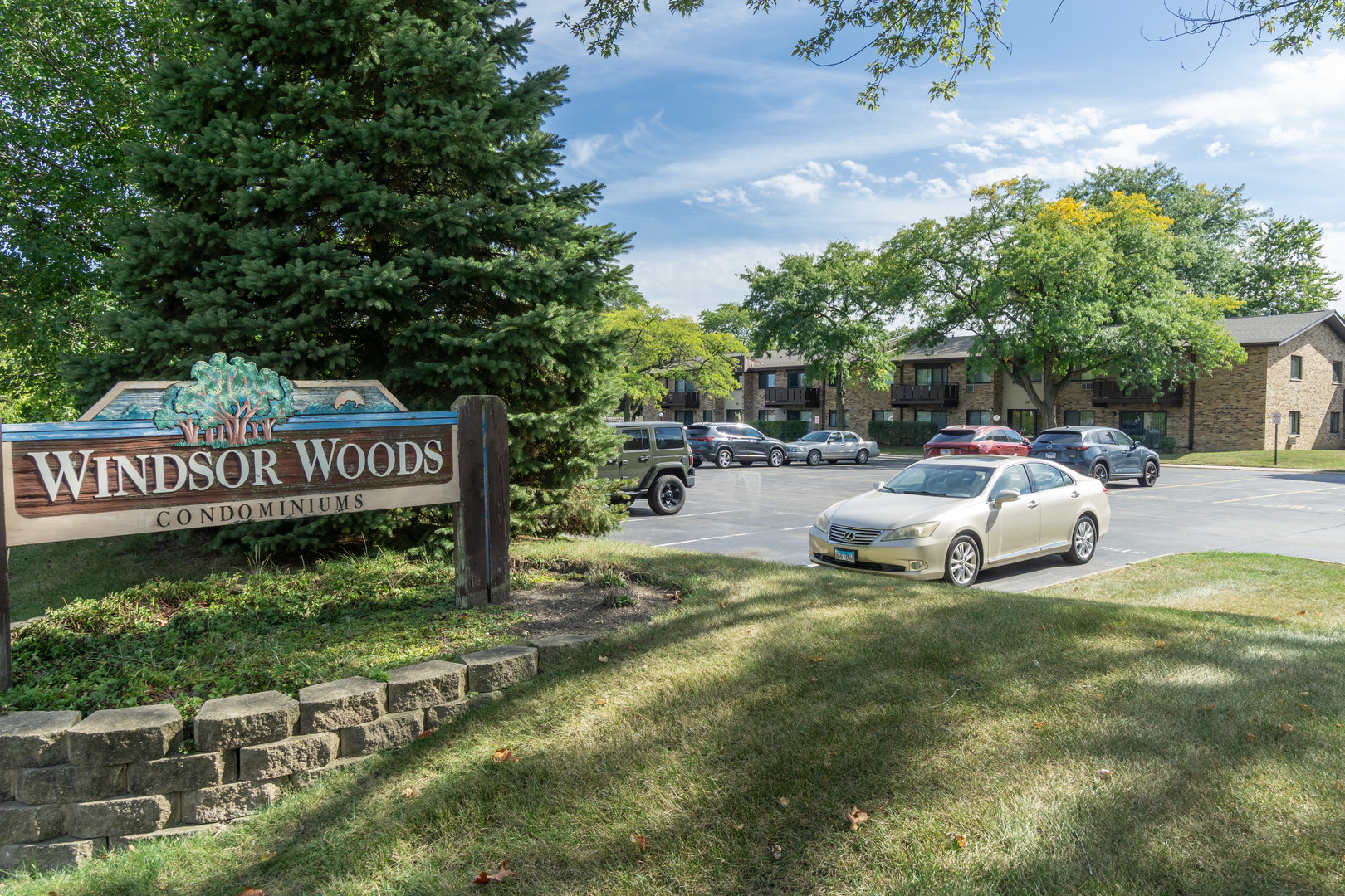 2640 N Windsor Drive #102, Arlington Heights, IL 60004