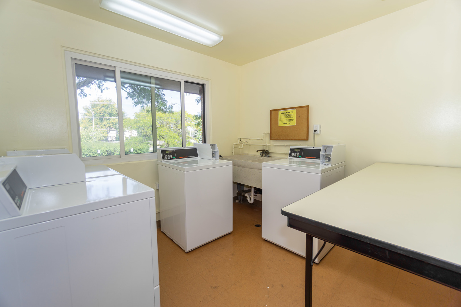 2640 N Windsor Drive #102, Arlington Heights, IL 60004