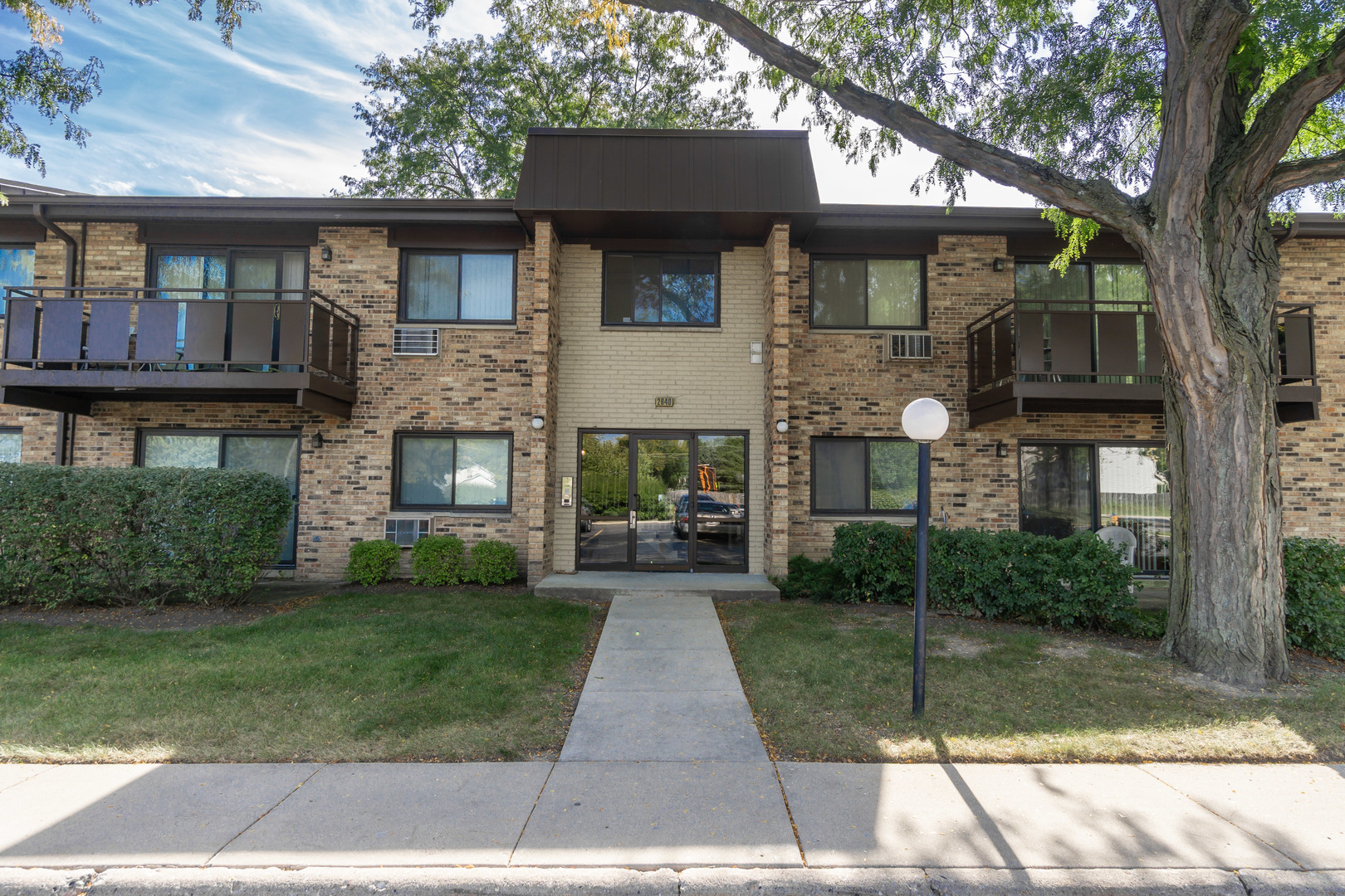 2640 N Windsor Drive #102, Arlington Heights, IL 60004