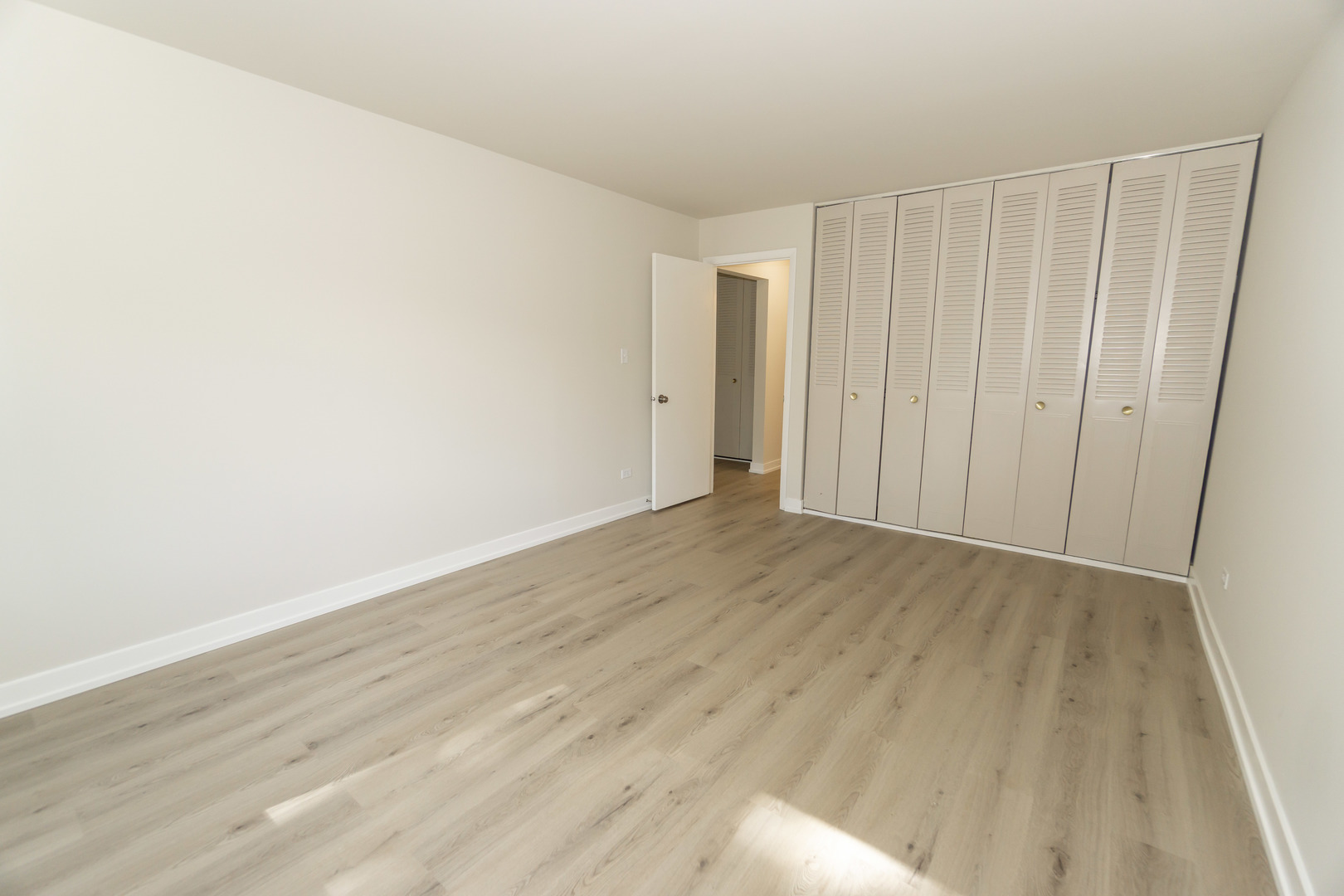 2640 N Windsor Drive #102, Arlington Heights, IL 60004