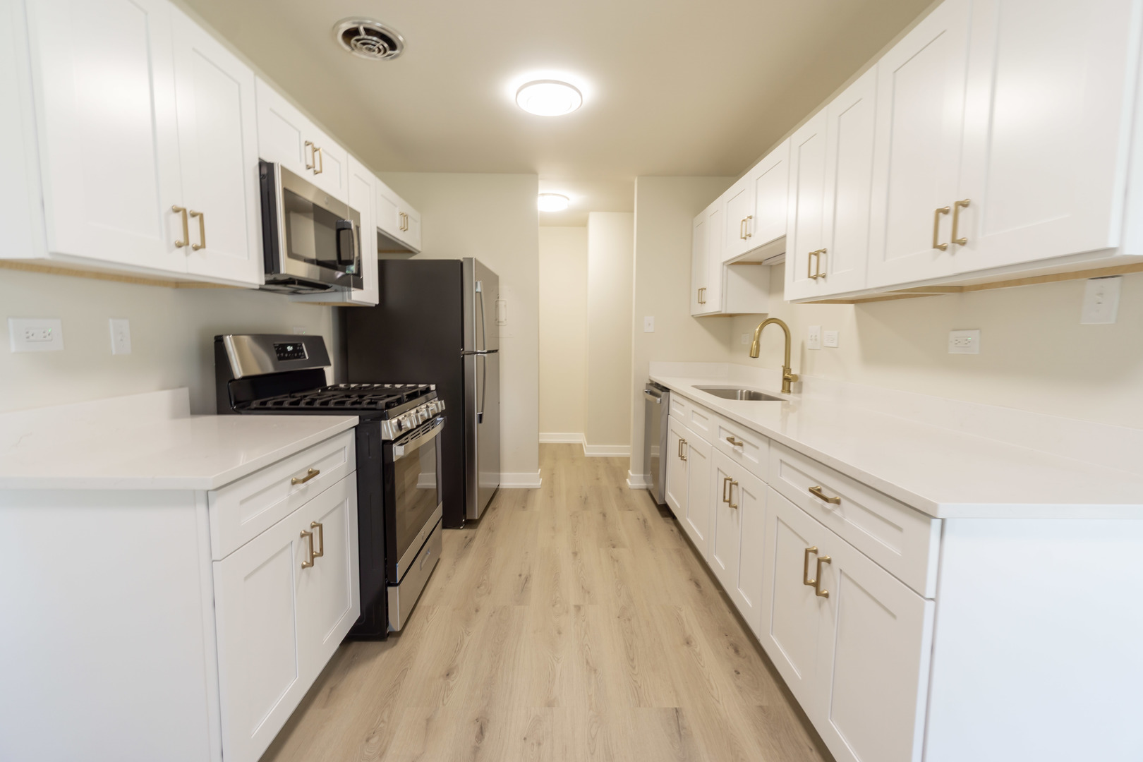 2640 N Windsor Drive #102, Arlington Heights, IL 60004