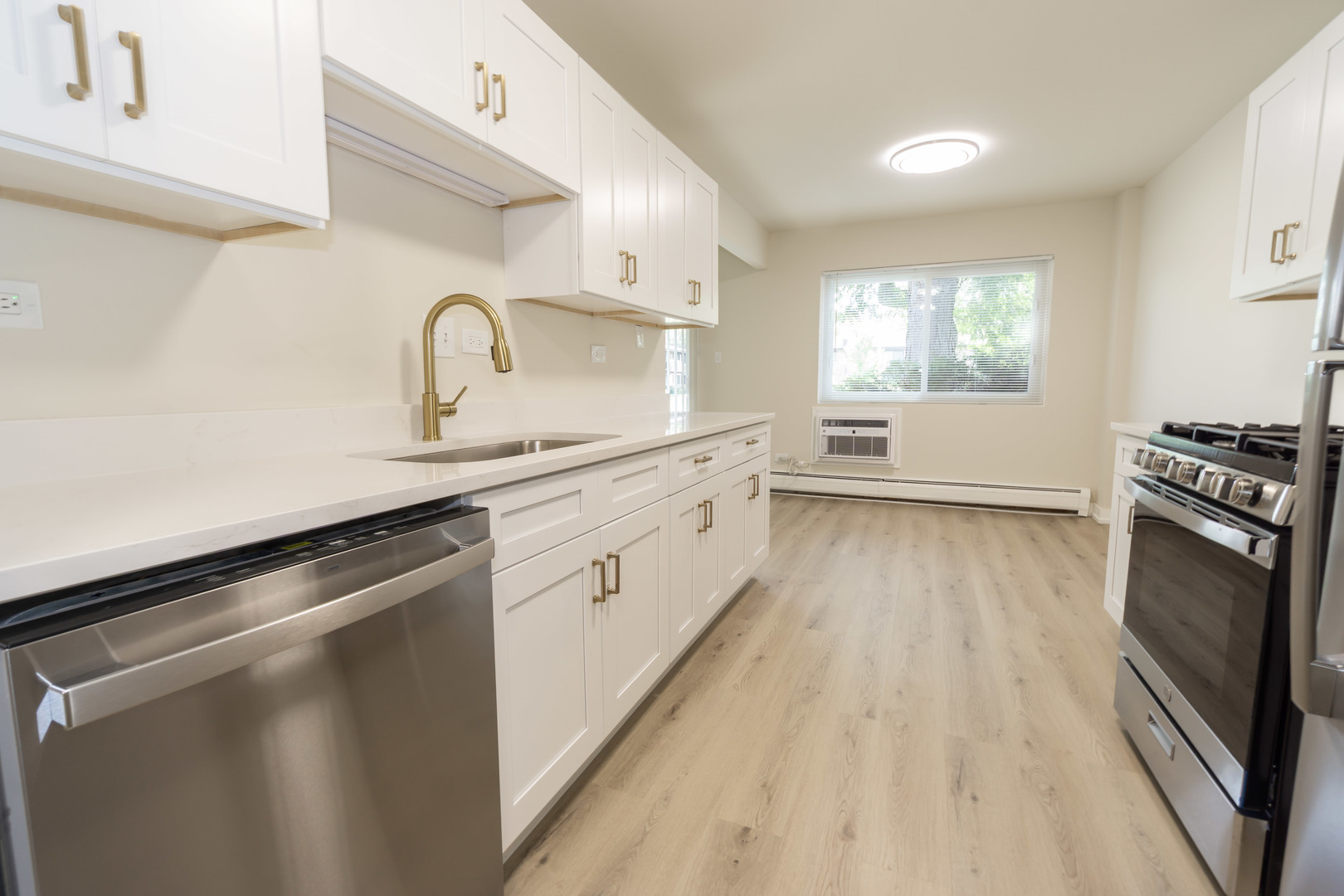 2640 N Windsor Drive #102, Arlington Heights, IL 60004