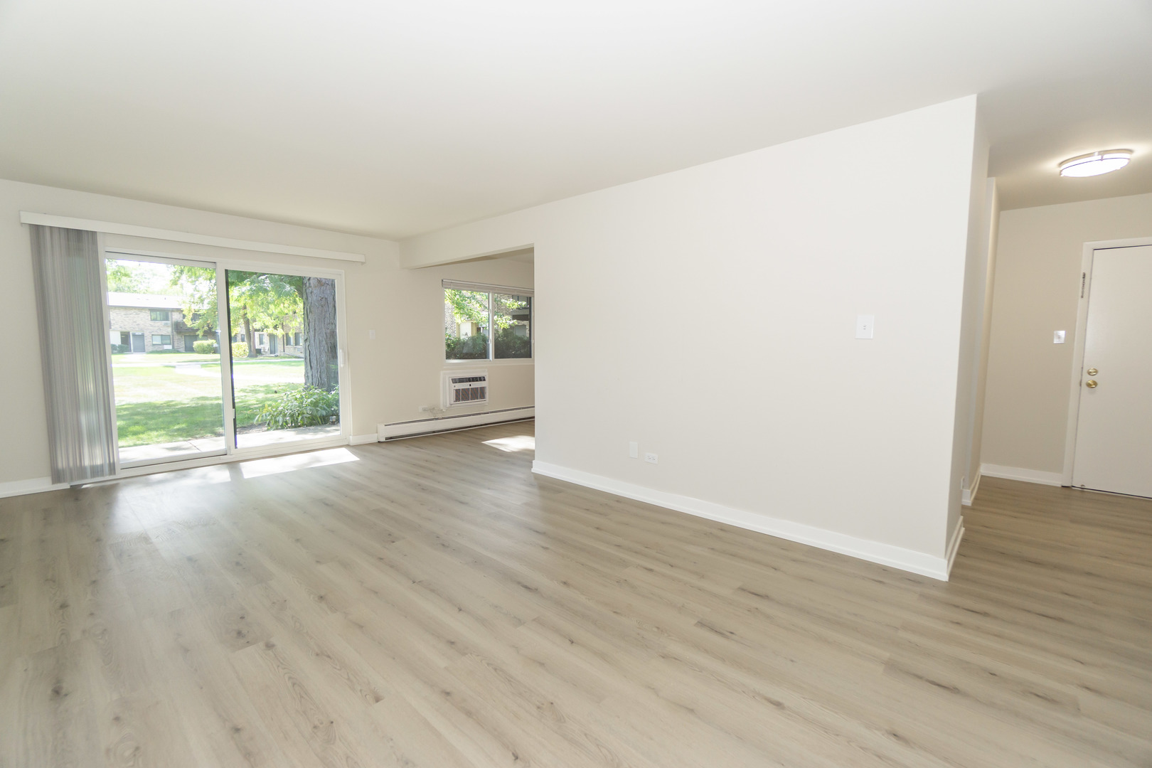 2640 N Windsor Drive #102, Arlington Heights, IL 60004