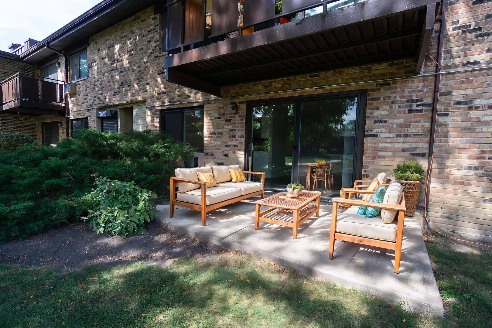 2640 N Windsor Drive #102, Arlington Heights, IL 60004